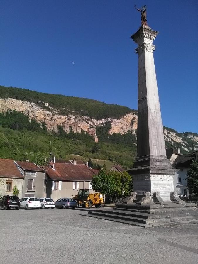 A Deux Pas Du Rheby Pensión